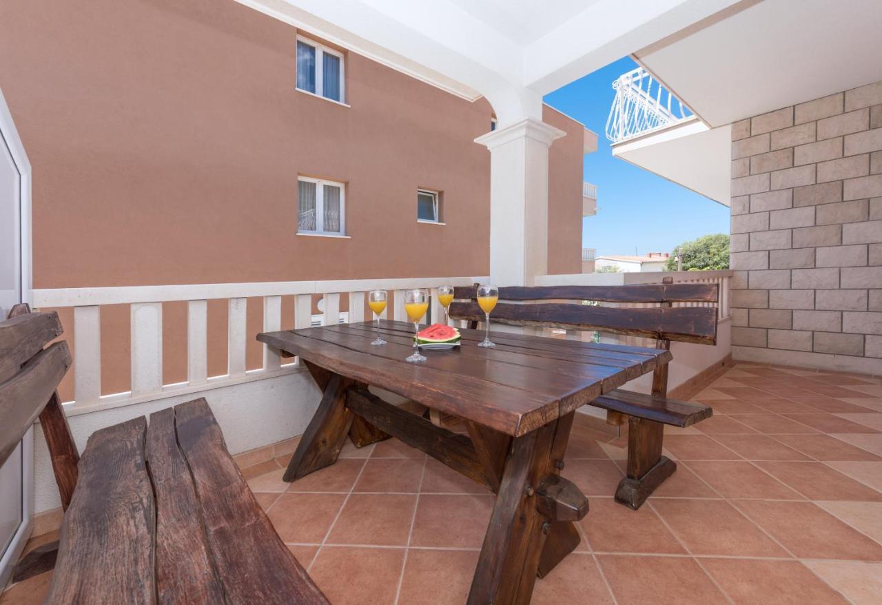 Skiljini Dvori - Apartman Макарска Экстерьер фото